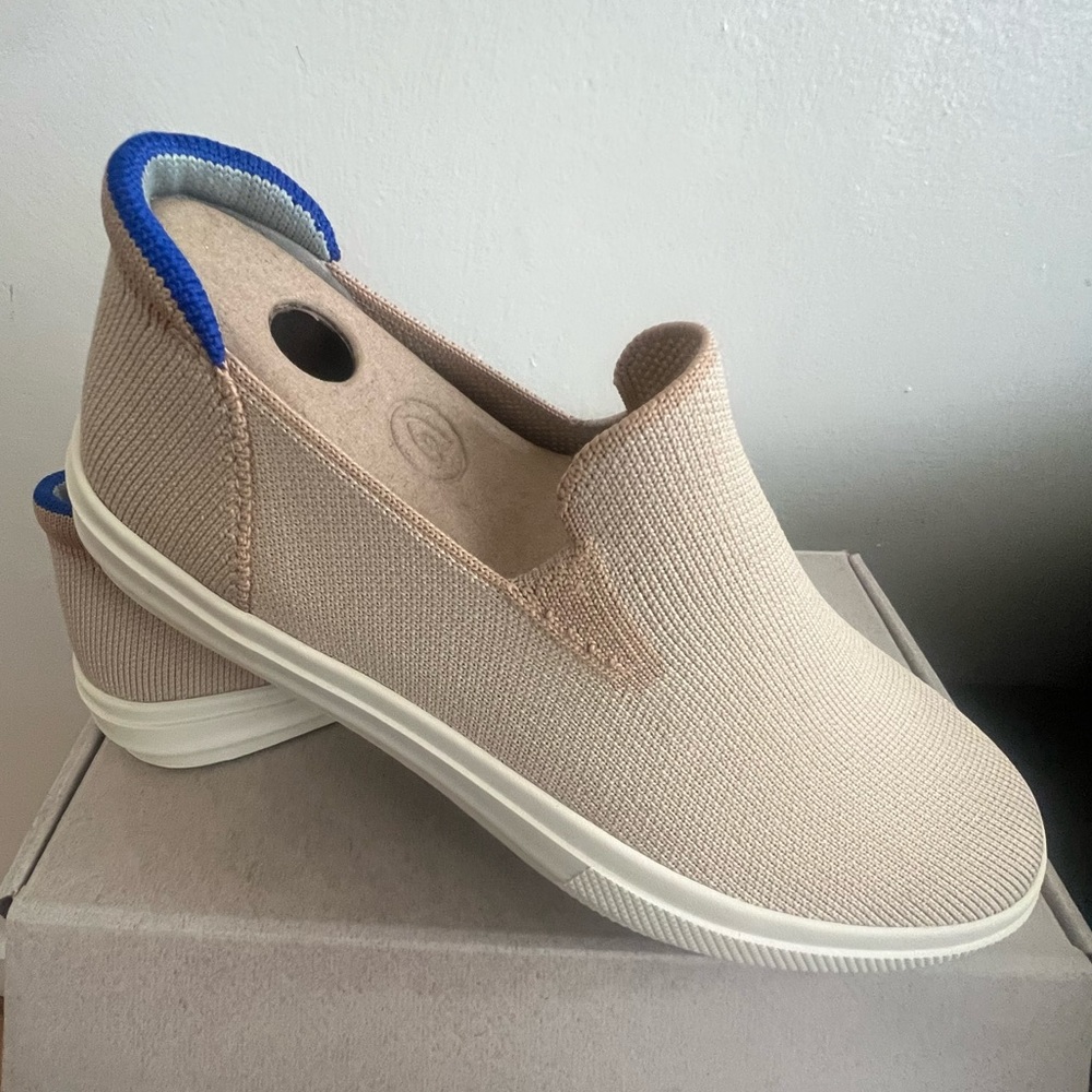 BRAND NEW Rothy’s